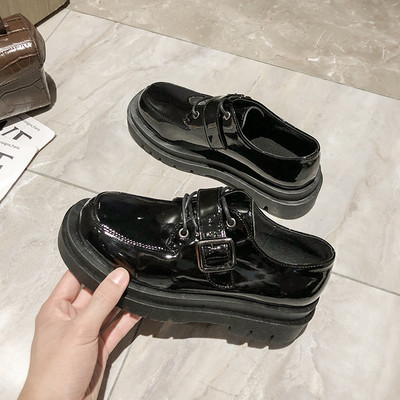 Stilīgi sieviešu apavi no eko ādas ar šņorēm un sprādzi