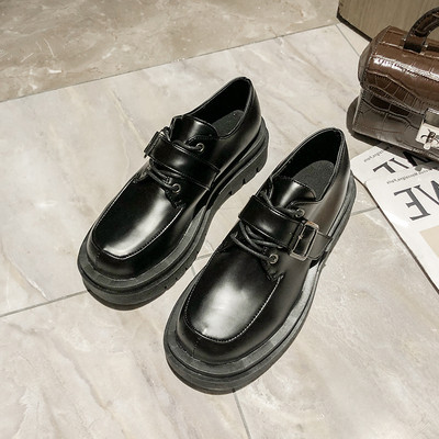 Stilīgi sieviešu apavi no eko ādas ar šņorēm un sprādzi