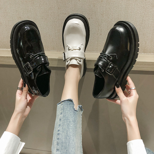 Stilīgi sieviešu apavi no eko ādas ar šņorēm un sprādzi