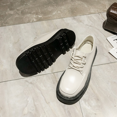 Praegused kõrgete taldade ja paeltega ökonahast naiste kingad