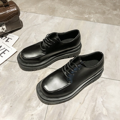 Praegused kõrgete taldade ja paeltega ökonahast naiste kingad