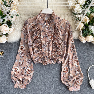 Színes női ing fürtökkel és alacsony gallérral