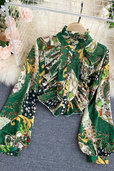 Színes női ing fürtökkel és alacsony gallérral