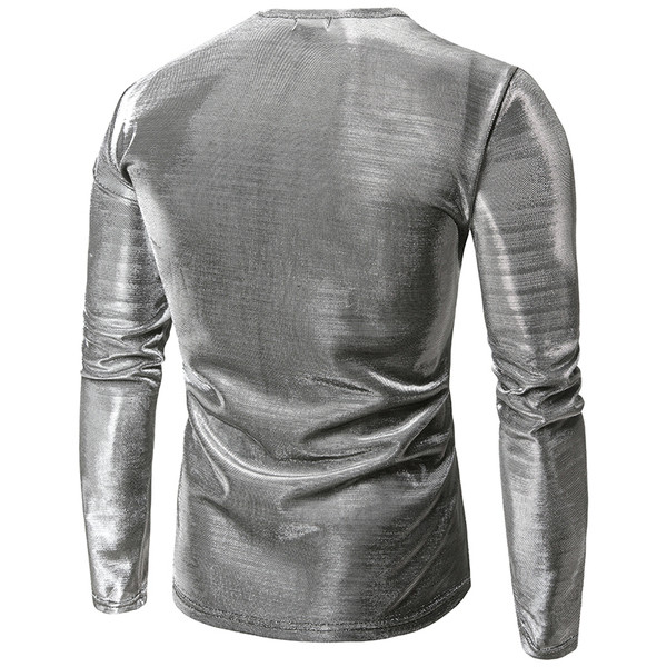 Stiilne meeste pluus ovaalse kaelusega ja pikkade varrukatega