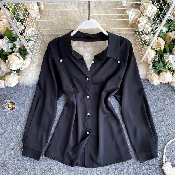 Elegantna ženska košulja Slim model s dugim rukavima i perlama na leđima