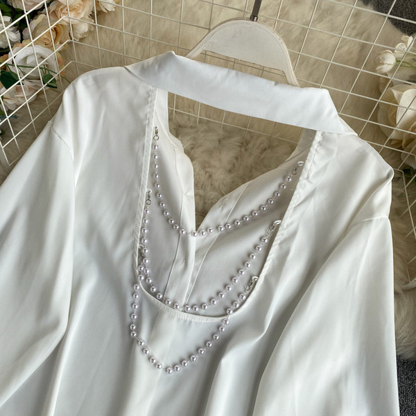 Elegantna ženska košulja Slim model s dugim rukavima i perlama na leđima