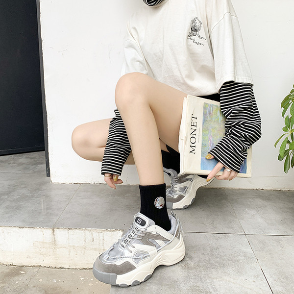 Võrgustikku ja kõrge tallaga hingavad naiste tossud