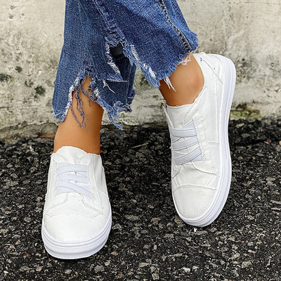 Alkalmi női tornacipő lapos talppal és elasztikus megkötővel