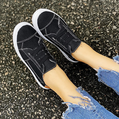 Alkalmi női tornacipő lapos talppal és elasztikus megkötővel