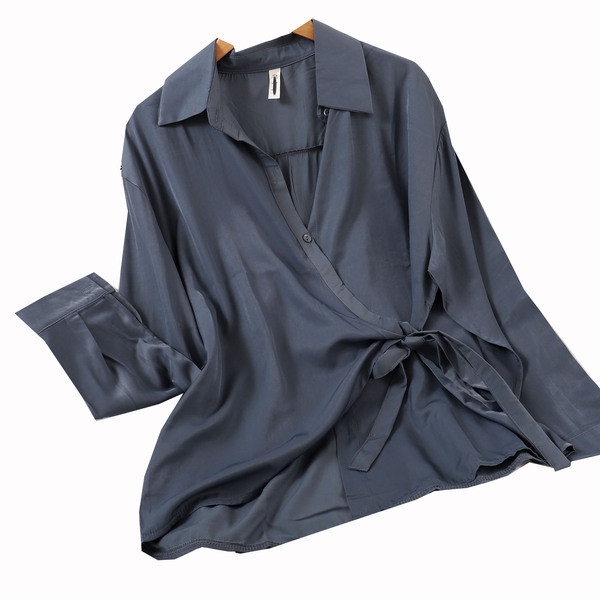 Moodne lipsude ja pikkade varrukatega naiste särk