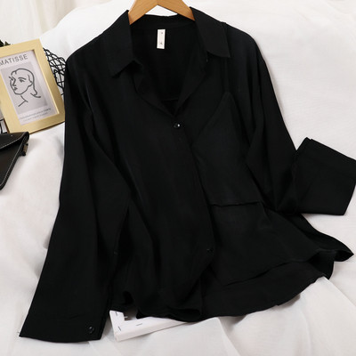 Stiilne nööpide ja pikkade varrukatega naiste särk