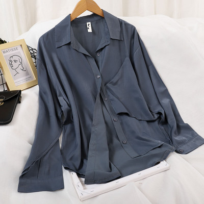 Stiilne nööpide ja pikkade varrukatega naiste särk