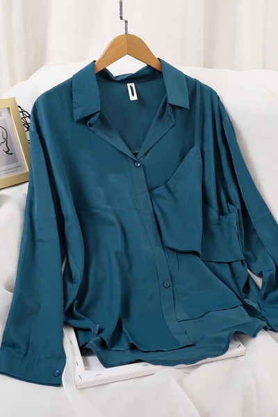 Stiilne nööpide ja pikkade varrukatega naiste särk