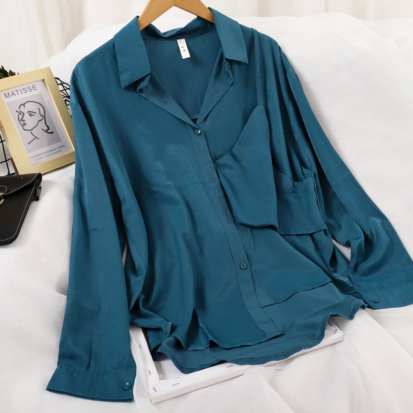 Stiilne nööpide ja pikkade varrukatega naiste särk