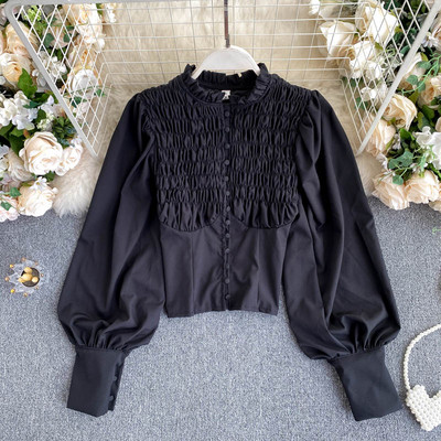 Női ing alacsony gallérral és gombokkal