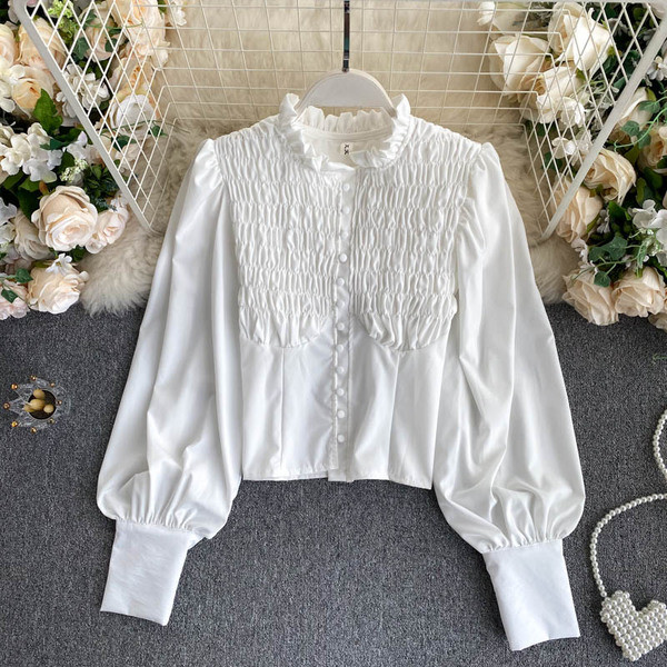 Női ing alacsony gallérral és gombokkal