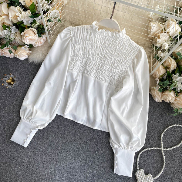 Női ing alacsony gallérral és gombokkal