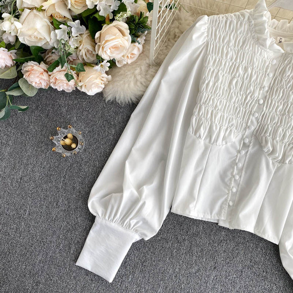 Női ing alacsony gallérral és gombokkal