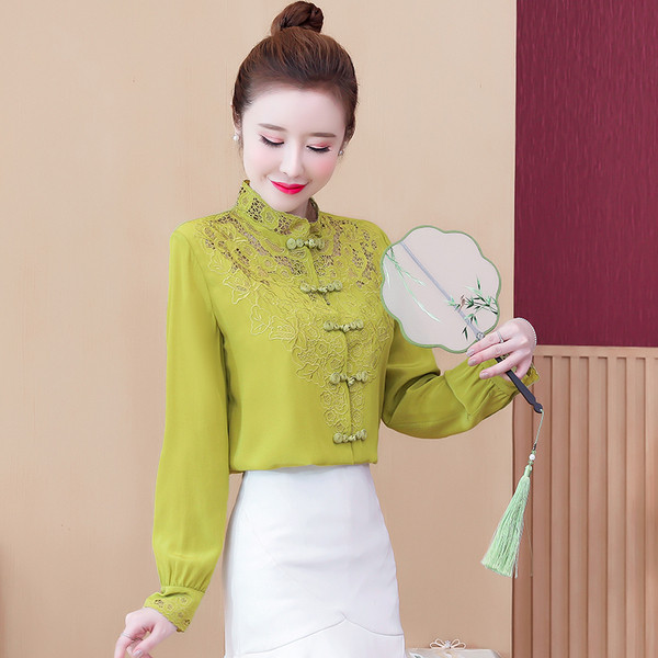 Modern női ing hímzéssel és alacsony gallérral