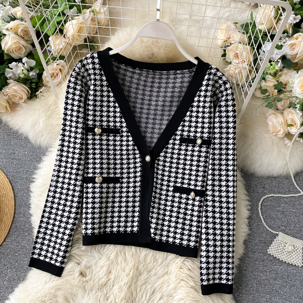 Ruuduline naiste komplekt koos kleidi ja vestiga