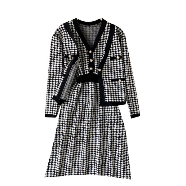 Ruuduline naiste komplekt koos kleidi ja vestiga