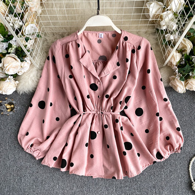 Naiste vabaaja täpiline särk elastse vöökohaga