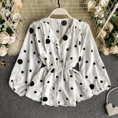 Naiste vabaaja täpiline särk elastse vöökohaga