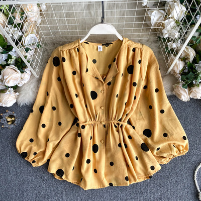 Naiste vabaaja täpiline särk elastse vöökohaga