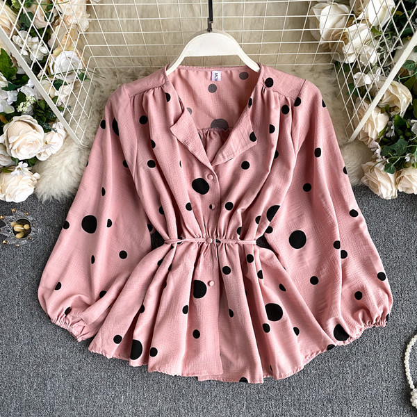 Naiste vabaaja täpiline särk elastse vöökohaga