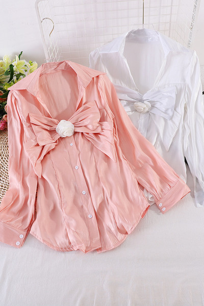 Moodne pikkade varrukate, klassikalise krae ja nööpidega naiste särk