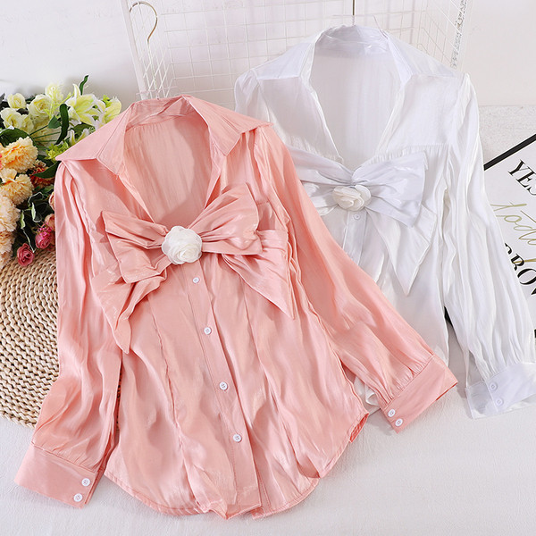 Moodne pikkade varrukate, klassikalise krae ja nööpidega naiste särk