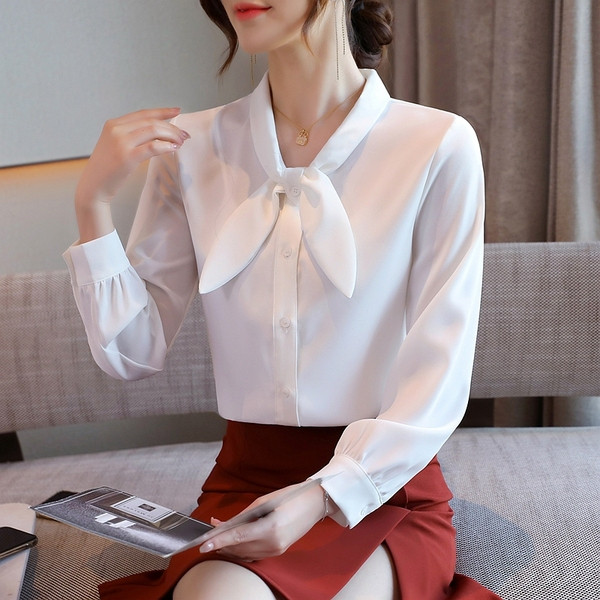 Moodne naiste särk - pikkade varrukatega ja ümara kaelusega