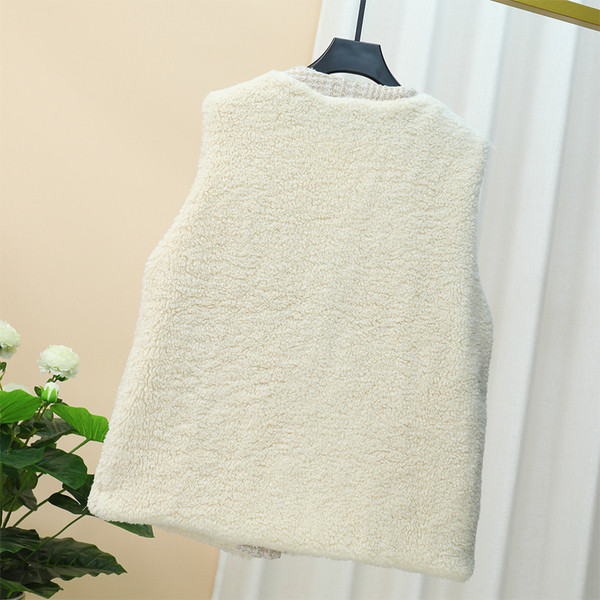 Ženski puhasti prsluk s džepovima i špic izrezom