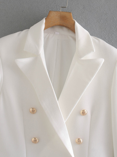 Modern női kabát és rövidnadrág szett fehér színben