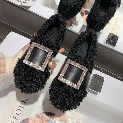 Alkalmi női pehelycipő csattal és kövekkel