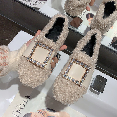 Alkalmi női pehelycipő csattal és kövekkel