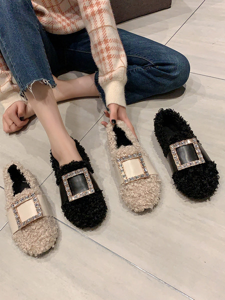 Alkalmi női pehelycipő csattal és kövekkel