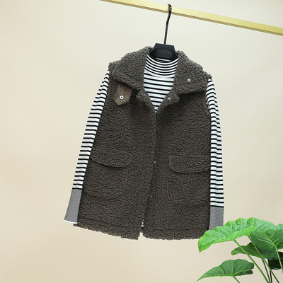 Modern női pehelymellény gombokkal