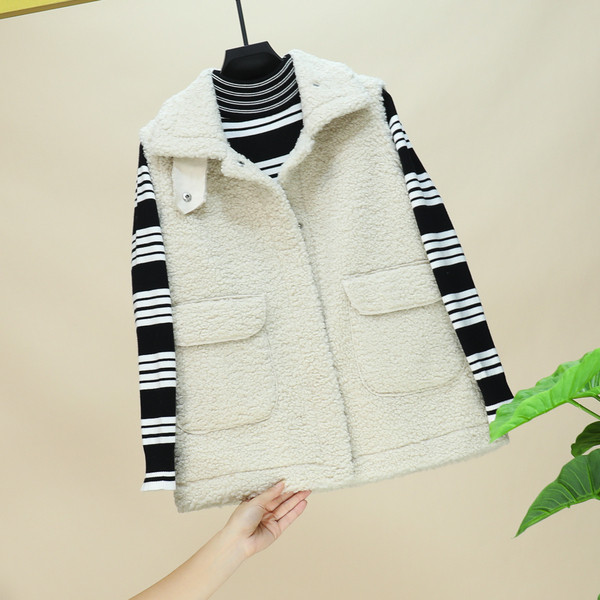 Modern női pehelymellény gombokkal