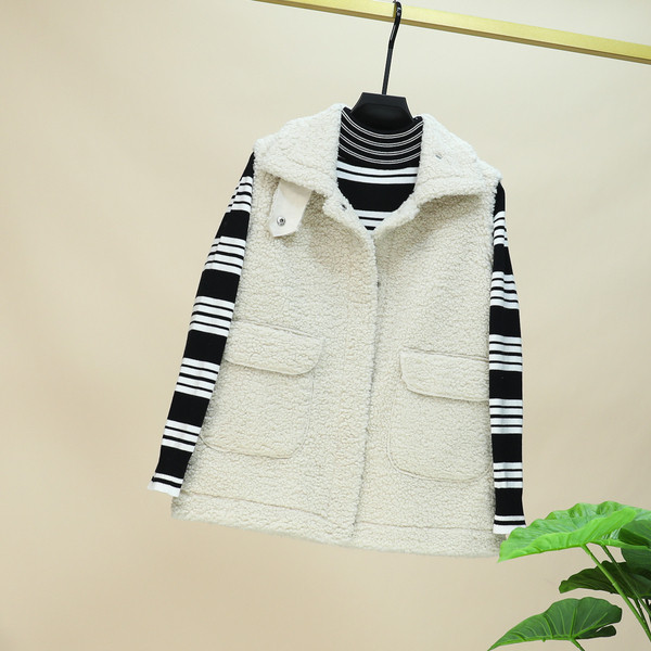 Modern női pehelymellény gombokkal