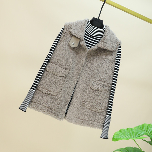 Modern női pehelymellény gombokkal