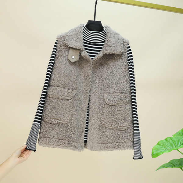 Modern női pehelymellény gombokkal