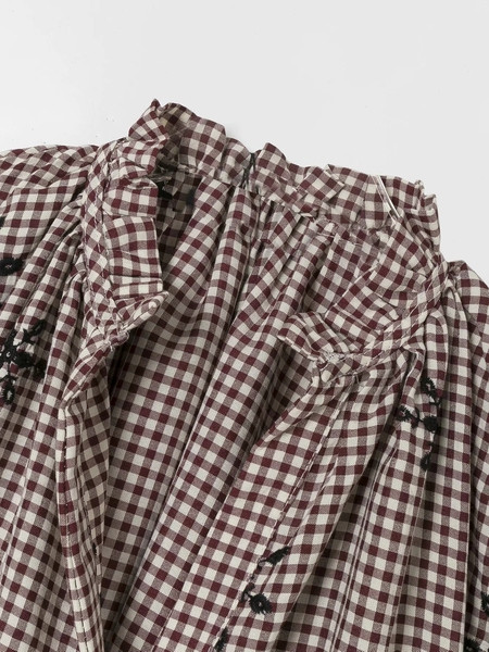 Női kockás ing hímzéssel és spitz nyakkivágással