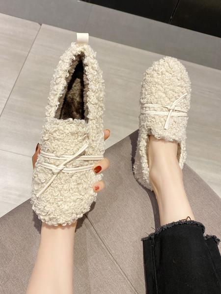 Dūnaini sieviešu ikdienas apavi ar plakanu zoli