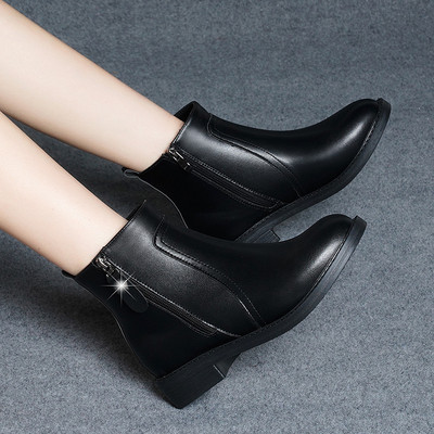 Κομψές γυναικείες μαύρες μπότες από οικολογικό δέρμα σε διάφορα μοντέλα