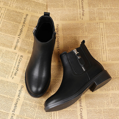 Κομψές γυναικείες μαύρες μπότες από οικολογικό δέρμα σε διάφορα μοντέλα