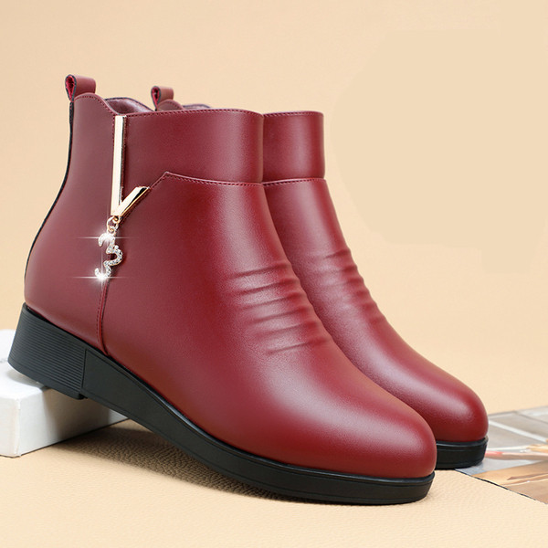 Alkalmi női csizma lapos talppal és meleg béléssel