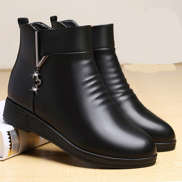 Alkalmi női csizma lapos talppal és meleg béléssel