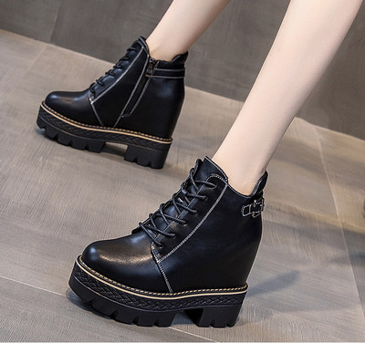 Σύγχρονες γυναικείες μπότες από οικολογικό δέρμα - δύο μοντέλα