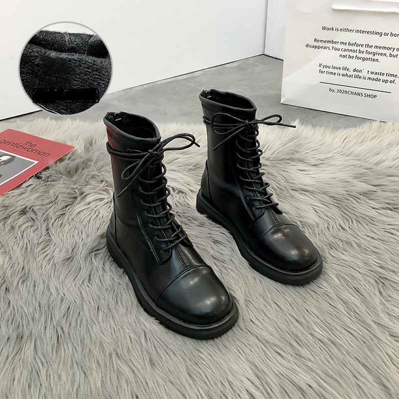 Nahast naiste saapad paeltega või tavaline mudel - tasase tallaga